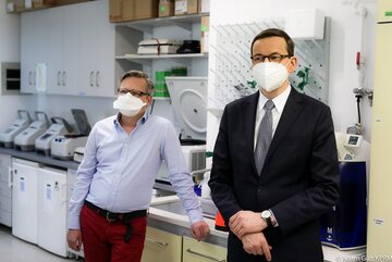 Wizyta premiera w&nbsp;Międzynarodowym Instytucie Biologii Molekularnej i&nbsp;Kom&oacute;rkowej w&nbsp;Warszawie