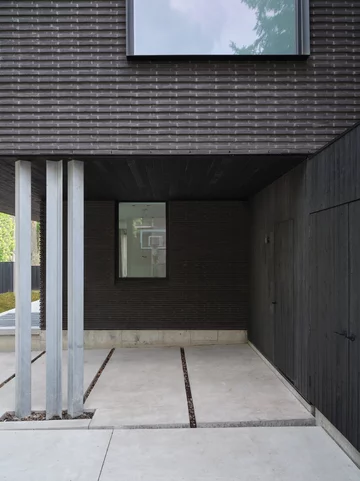 Dom z czarną kuchnią, projekt Batay-Csorba Architects 