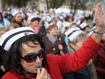 Manifestacja zorganizowana przez Ogólnopolski Związek Zawodowy Pielęgniarek i "Sierpień 80" (fot. PAP/Paweł Supernak)