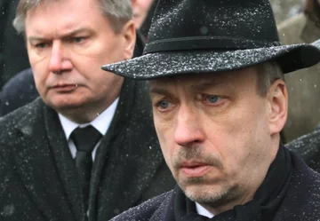 Jerzy Miller i Bogdan Zdrojewski (PAP/Radek Pietruszka)