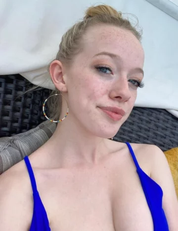 Amybeth McNulty 