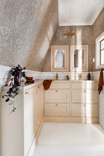 Łazienka na poddaszu Łazienka na poddaszu, tapety, retro