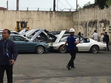 Samochody zostały przywiezione nielegalnie na Filipiny 
