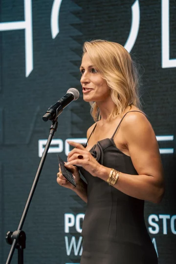 Jubileusz 21-lecia HOLA Design był okazją do spotkania przedstawicieli świata architektury, designu, sztuki i rynku nieruchomości. Wieczór zainaugurował nowy cykl wydarzeń poświęconych współczesnej architekturze, wzornictwu i stylowi życia 