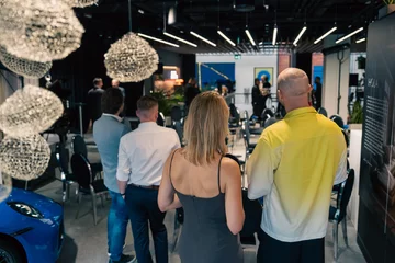 Jubileusz 21-lecia HOLA Design był okazją do spotkania przedstawicieli świata architektury, designu, sztuki i rynku nieruchomości. Wieczór zainaugurował nowy cykl wydarzeń poświęconych współczesnej architekturze, wzornictwu i stylowi życia 