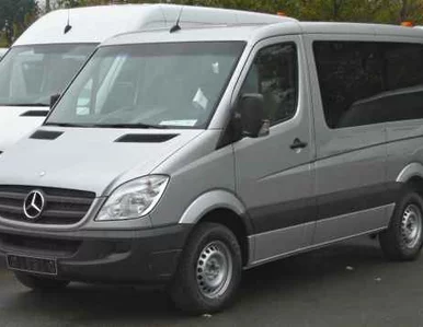 Miniatura: Ilu Polaków mieści się w mercedesie?