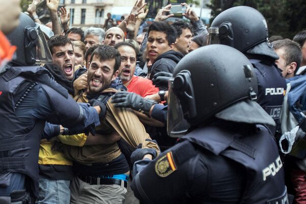 Miniatura: Referendum w Katalonii. Starcia z policją...