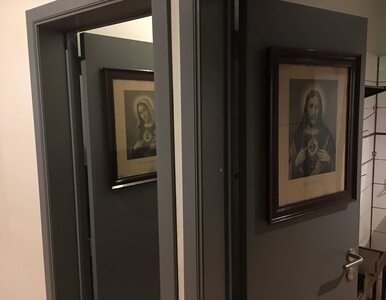 Miniatura: Obrazy Jezusa i Maryi na drzwiach toalety?...