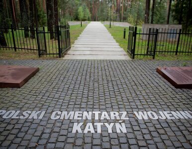 Miniatura: Rosjanie zdjęli polskie flagi w Katyniu i...