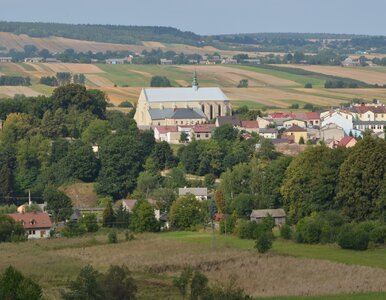 Miniatura: Nauczyciele i urzędnicy bez wypłat. Gmina...