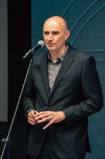 Jubileusz 21-lecia HOLA Design był okazją do spotkania przedstawicieli świata architektury, designu, sztuki i rynku nieruchomości. Wieczór zainaugurował nowy cykl wydarzeń poświęconych współczesnej architekturze, wzornictwu i stylowi życia 