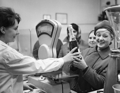 Miniatura: QUIZ. Sylwester w czasach PRL-u. Nieliczni...