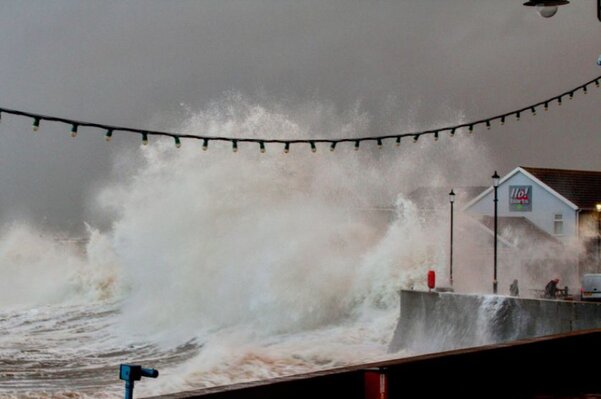 Miniatura: Burza Brian nawiedziła Irlandię i Wielką...