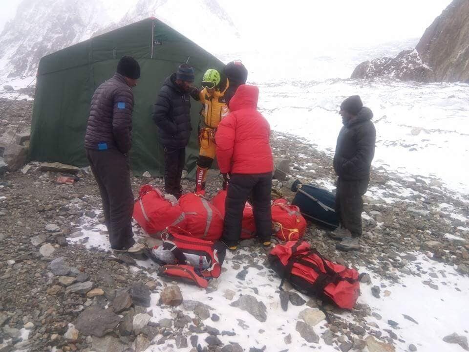 Wylot ekipy ratunkowej z bazy pod K2 