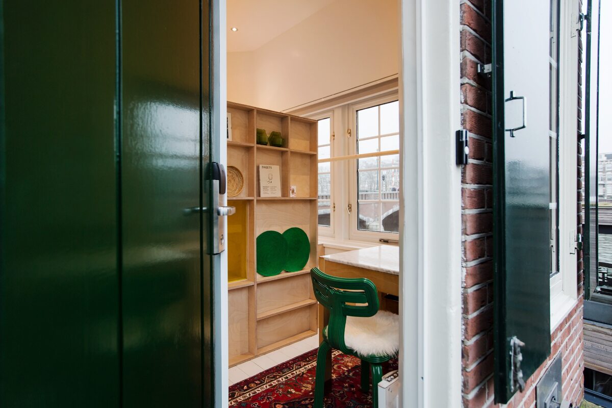 Oryginalne pokoje hotelowe w domkach strażników kanałów w Amsterdamie 4710-1, v2com, hotel, Holandia