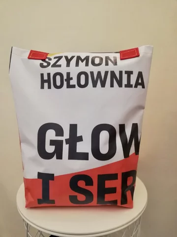 Banery Szymona Hołowni przerobione na torby 