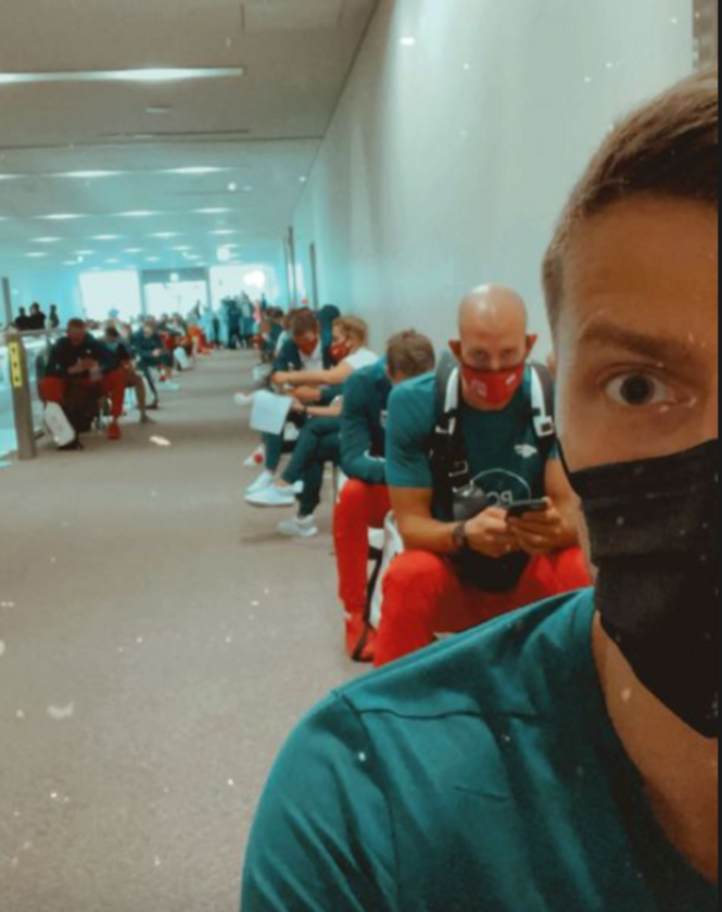 Polscy siatkarze na lotnisku 