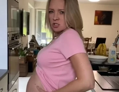 Miniatura: Celebryci zwracają problem na przemoc...