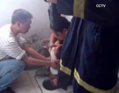 Miniatura: Chiny: trzylatek utknął w... ubikacji
