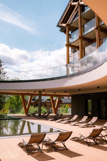 Harmony Valley Resort w&nbsp;Szklarskiej Porębie zaprojektowany przez Tremend to&nbsp;nowy hotel dla&nbsp;dorosłych, kt&oacute;rego wnętrza zaprojektowano z&nbsp;inspiracji karkonoskim krajobrazem, lokalnym rzemiosłem i&nbsp;wsp&oacute;łczesnym designem