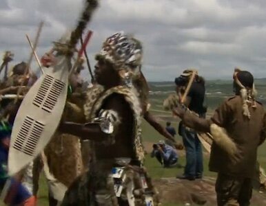 Miniatura: Zulusi tradycyjnym tańcem oddali cześć...