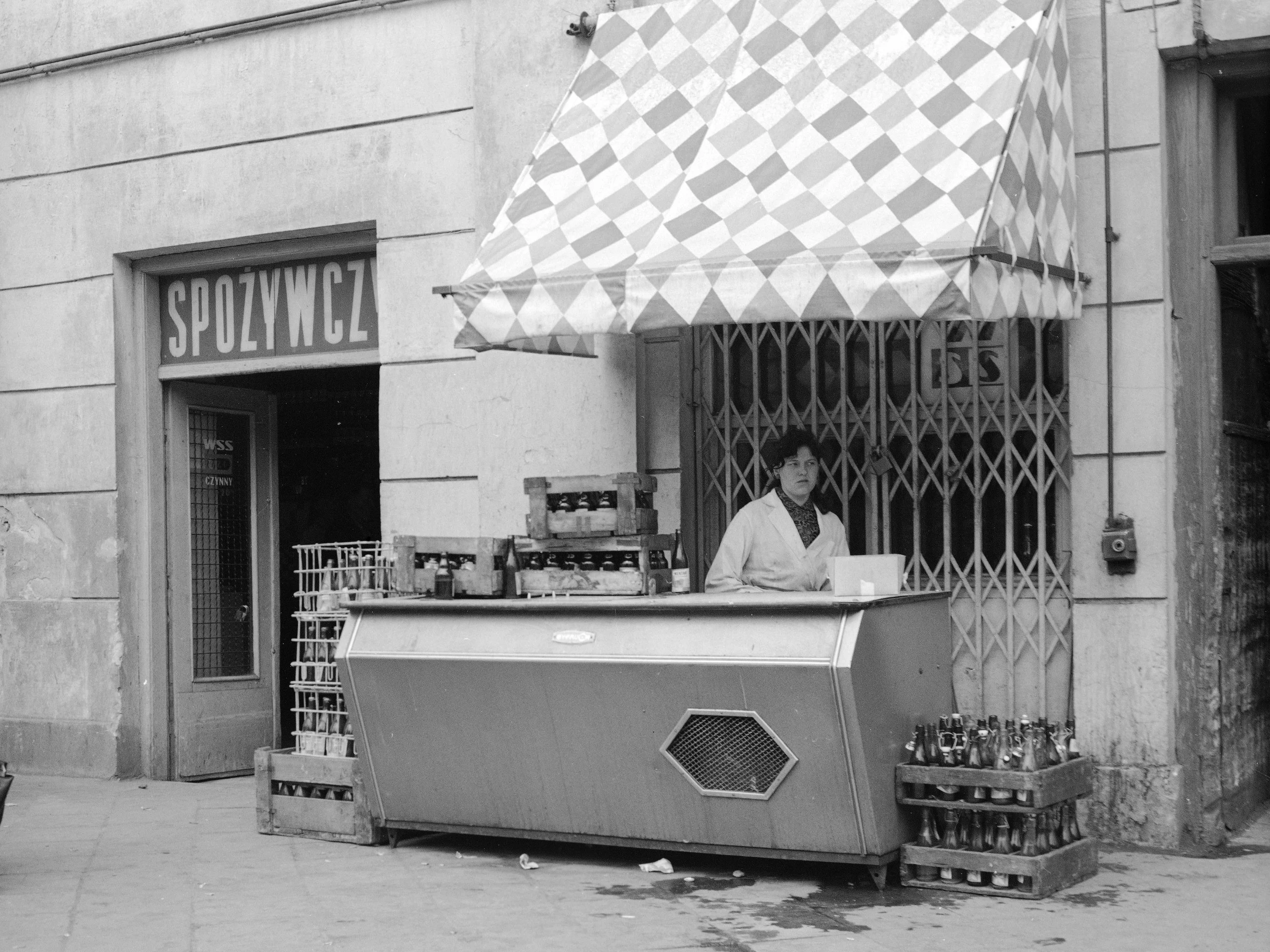 Quiz z wiedzy o PRL-u. Pokolenie Z nie ma szans nawet na połowę punktów