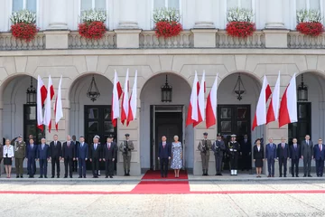 Nominacje generalskie przed Pałacem Prezydenckim 