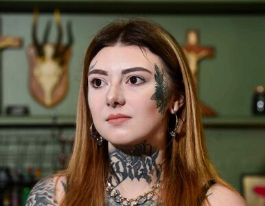 Miniatura: Jako 24-latka pokryła twarz tatuażami....