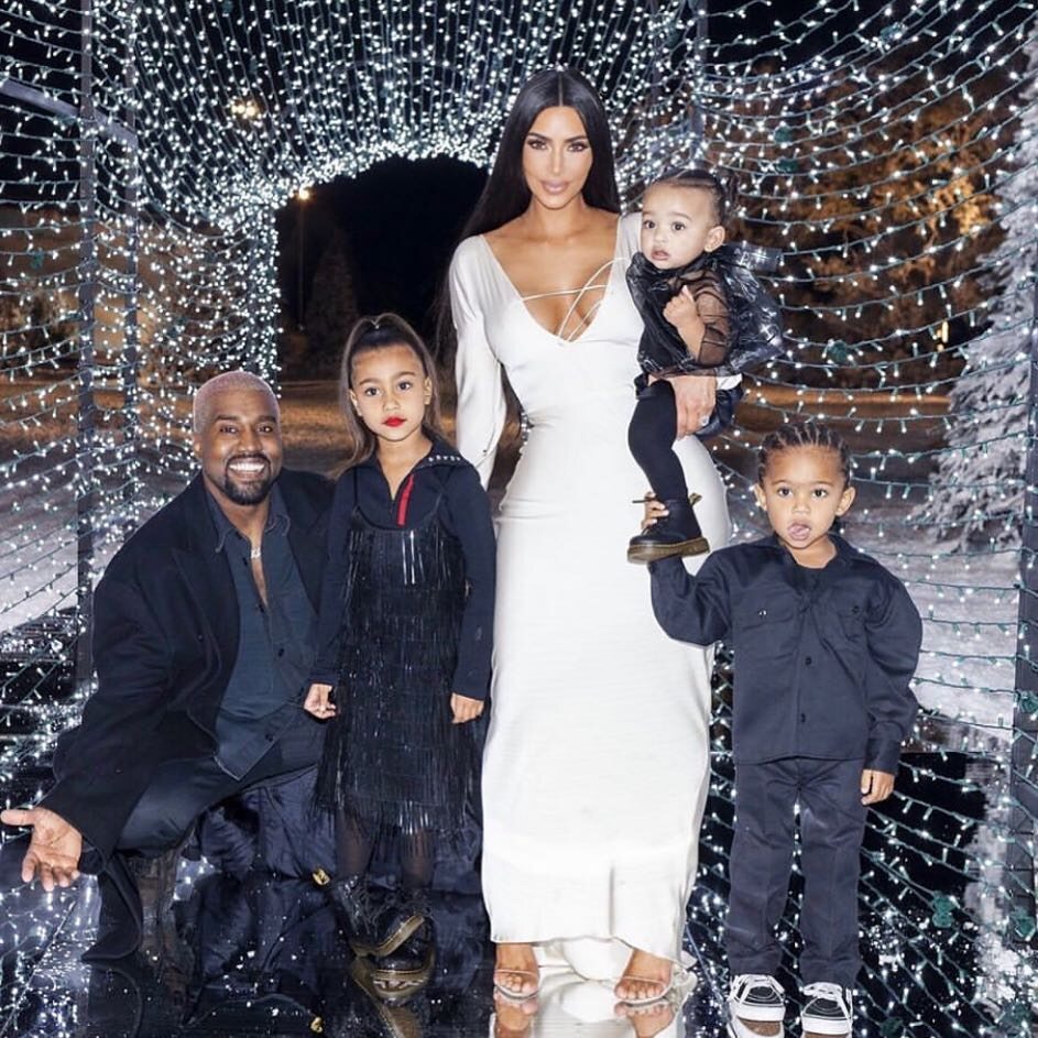 Kim Kardashian West z mężem Kanye Westem i dziećmi 