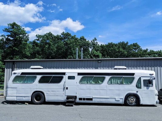 Miniatura: Przerobiła autobus na mieszkanie. Teraz...