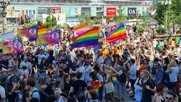 Tłumy ludzi na Paradzie Równości w Warszawie 