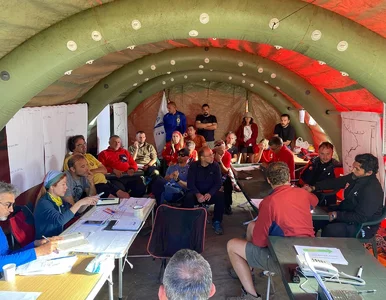 Miniatura: Amerykański speleolog zachorował w...