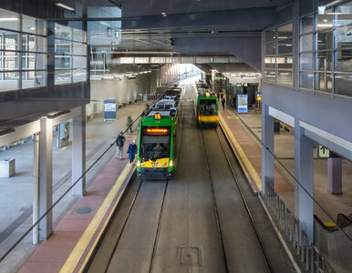 Miniatura: Część torowiska nagle przebiła podłogę w...