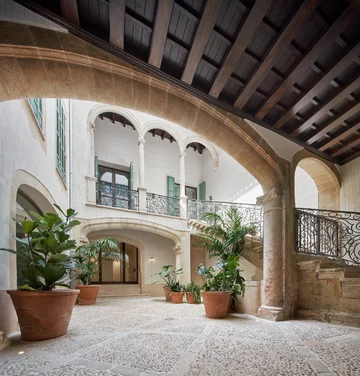 Renowacja zabytkowego budynku mieszkalnego w Hiszpanii, projekt OHLAB v2com, 2303-03, OHLAB