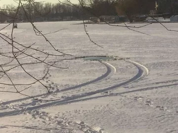 Chciał pojeździć po zamarzniętym jeziorze 