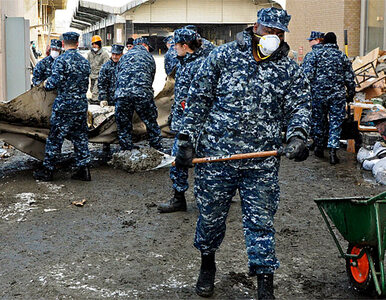 Miniatura: Wojska Japonii i USA szukają ofiar katastrofy