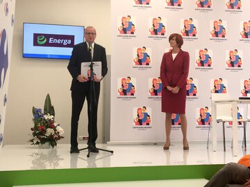 Dariusz Kaśk&oacute;w i Elżbieta Rafalska - Karta Dużej Rodziny (3)