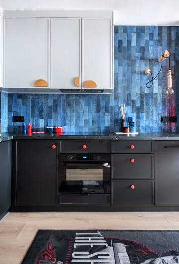 W małym mieszkaniu po babci zamieszkał… Almodóvar! 