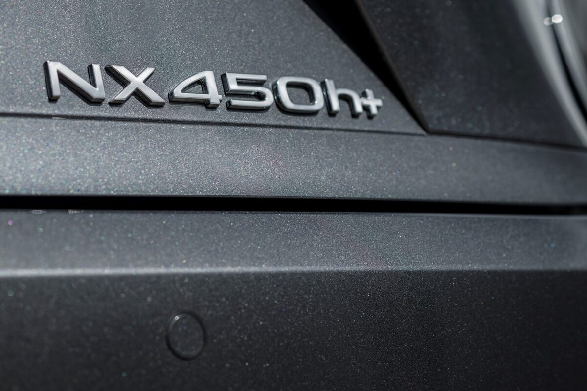 Lexus NX 450h+ 