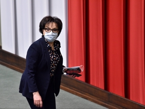 „Witek zachowywała się jak dobra babcia”. Kulisy rozmów rządu...