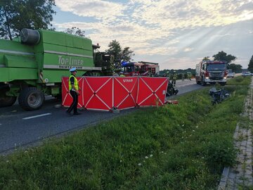 Zderzenie osob&oacute;wki z&nbsp;kombajnem na&nbsp;DK2 pod&nbsp;Siedlcami