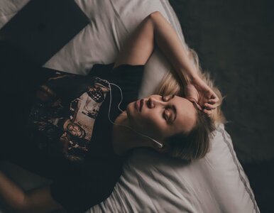 Uczniowie, którzy późno zasypiają, są bardziej narażeni na depresję....