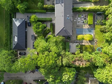 Dom dla seniorów. Mieszkają na jednej działce z dziećmi i wnukami. Projekt i29 architects 