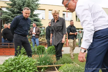 Andrzej Duda i Agata Duda podczas akcji „sadzimyMY” 