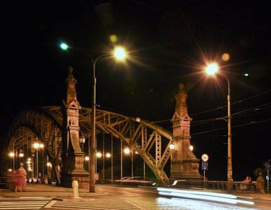 Miniatura: Późno w nocy przejechał na czerwonym...