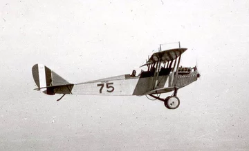 Curtiss JN-4, USA (By George Johnson, Aviation Section, US Army Signal Corps (family photo) [Public domain], via Wikimedia Commons)