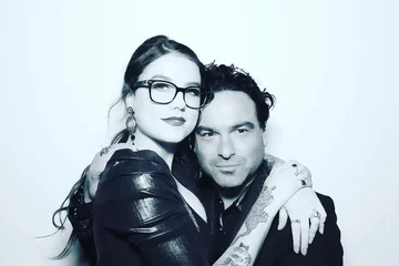 Johnny Galecki i Alaina Meyer 