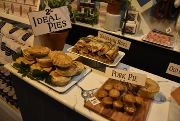 Królowa Elżbieta II w sklepie Sainsbury's 