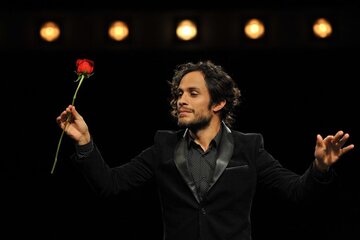 Kadr z&nbsp;serialu &bdquo;Mozart in&nbsp;the Jungle&rdquo;