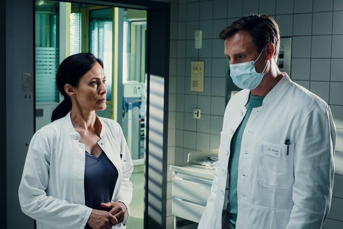 Kadr z serialu „Doktor Nice”